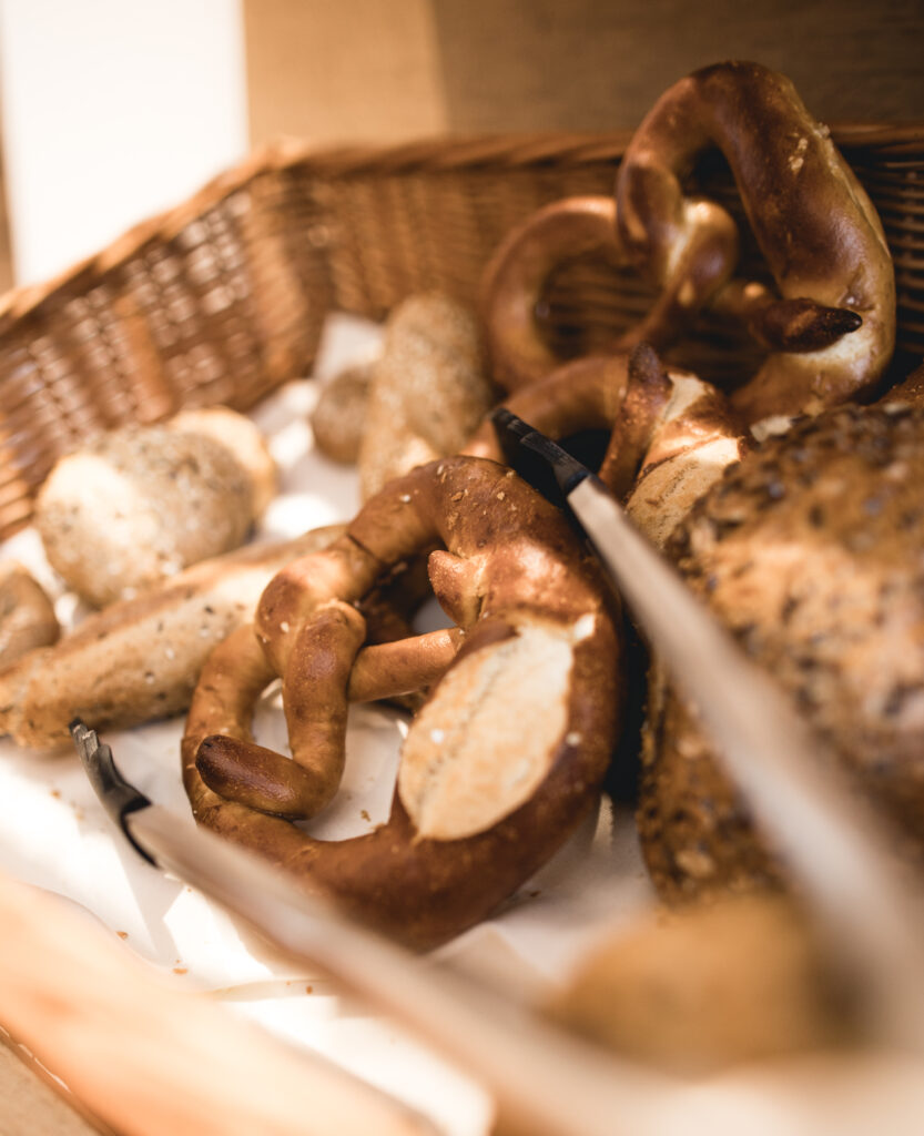 Frische Brotauswahl am Frühstücksbuffet des Landhotel Waldeck