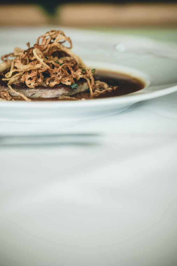 Regional zubereitetes Gericht im Restaurant des Landhotel Waldeck