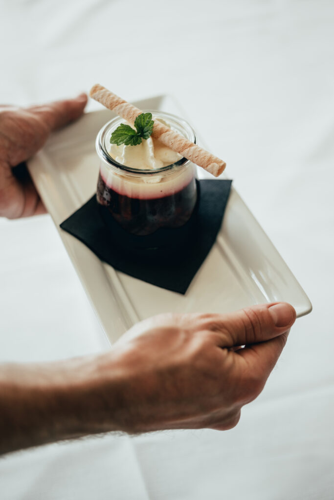 Serviertes Dessert im Restaurant des Landhotel Waldeck in Fremdingen
