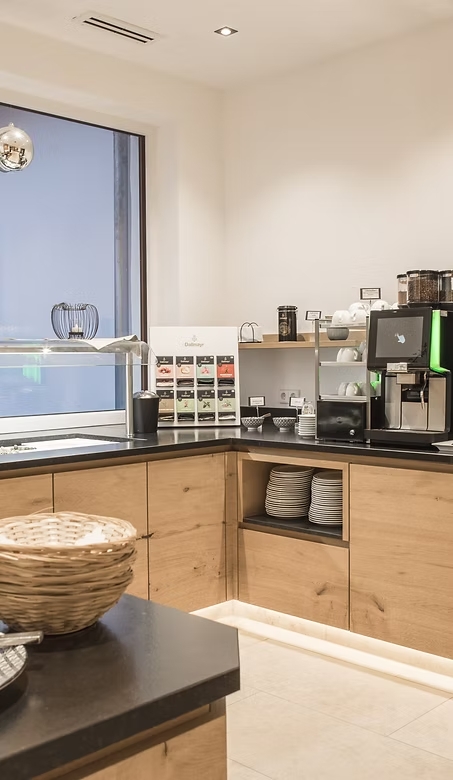 Frühstücksbuffet im Landhotel Waldeck in Fremdingen mit Kaffee- und Getränkeangebot